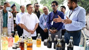 বর্জ্য থেকে জ্বালানি তেল উৎপাদন প্রকল্প দেখলেন প্রধানমন্ত্রী, বাস্তবায়নে সহায়তার আশ্বাস