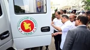 নিরাপদ খাদ্য পরীক্ষার ভ্রাম্যমাণ ল্যাব পরিদর্শন করলেন প্রধানমন্ত্রী