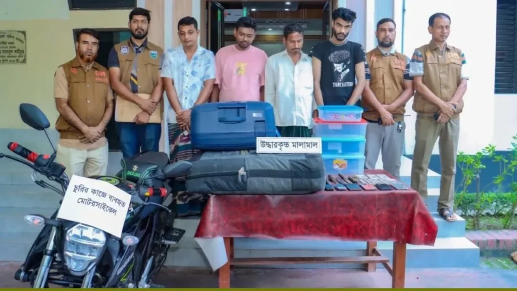 ক্রিকেটারদের লাগেজ চুরি, পুলিশের সহায়তায় উদ্ধার - MZamin