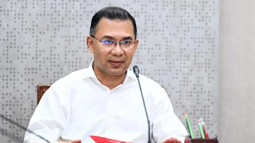 রাজধানীর বনানী মাঠে পূজামণ্ডপ পরিদর্শনে গিয়ে প্রধান অতিথির বক্তব্য দেন স্বরাষ্ট্রমন্ত্রী সালাউদ্দিন আহমদ। ছবি: ভিডিও থেকে নেওয়া