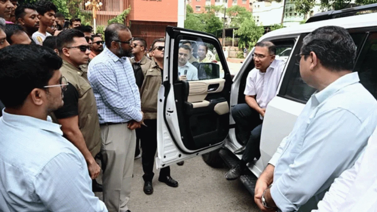 আজিমপুর সরকারি কোয়ার্টারে অপরিচ্ছন্নতায় প্রধানমন্ত্রী ক্ষুব্ধ, ২ সপ্তাহের মধ্যে বাসযোগ্য করার নির্দেশ