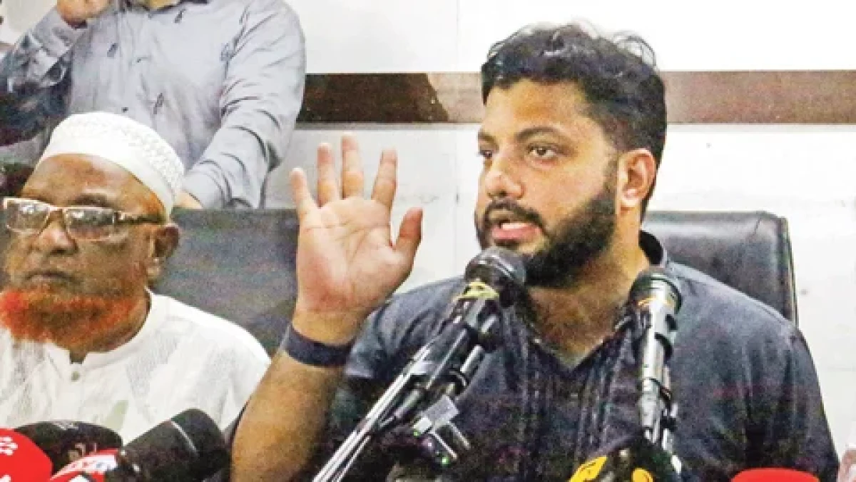অভিযানে অস্ত্র-কাণ্ড: অস্ত্র-কাণ্ডে মন্ত্রিত্ব গেল ইশরাকের