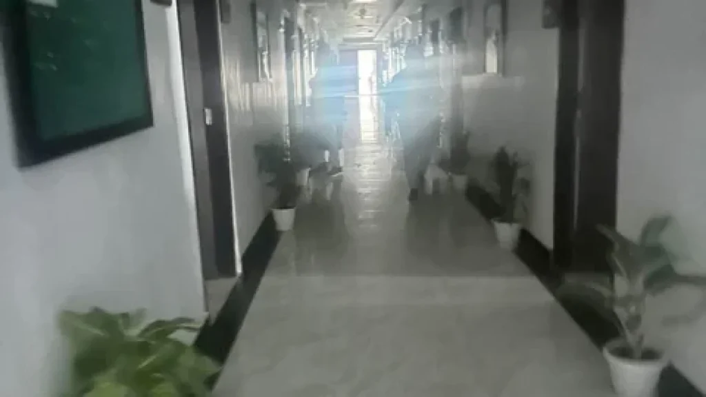 গ্রিড বিপর্যয়ের কারণে সচিবালয়সহ ঢাকার আবাসিক এলাকাগুলো বিদ্যুৎ বিচ্ছিন্ন হয়ে পড়েছে। ছবি: আজকের পত্রিকা