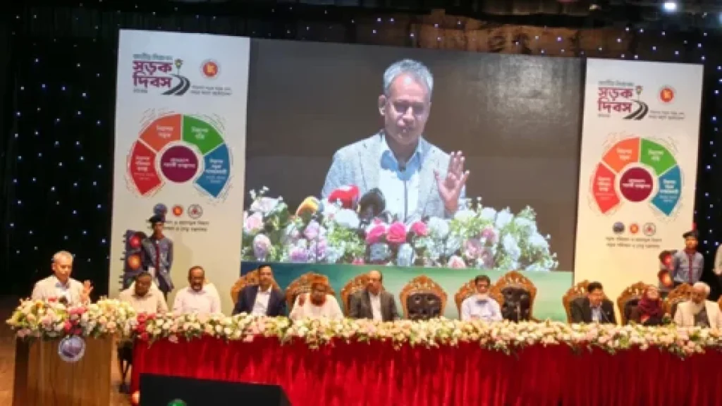 জাতীয় নিরাপদ সড়ক দিবস-২০২৬ উপলক্ষে আয়োজিত এক আলোচনা সভায় সড়ক, রেল এবং নৌ মন্ত্রী শেখ রবিউল আলম। ছবি: আজকের পত্রিকা