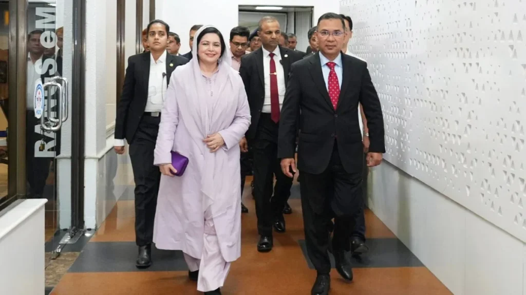 জাপানে চার দিনের সরকারি সফর শেষে দেশে ফিরেছেন প্রধানমন্ত্রী তারেক রহমান। ছবি: পিএমও