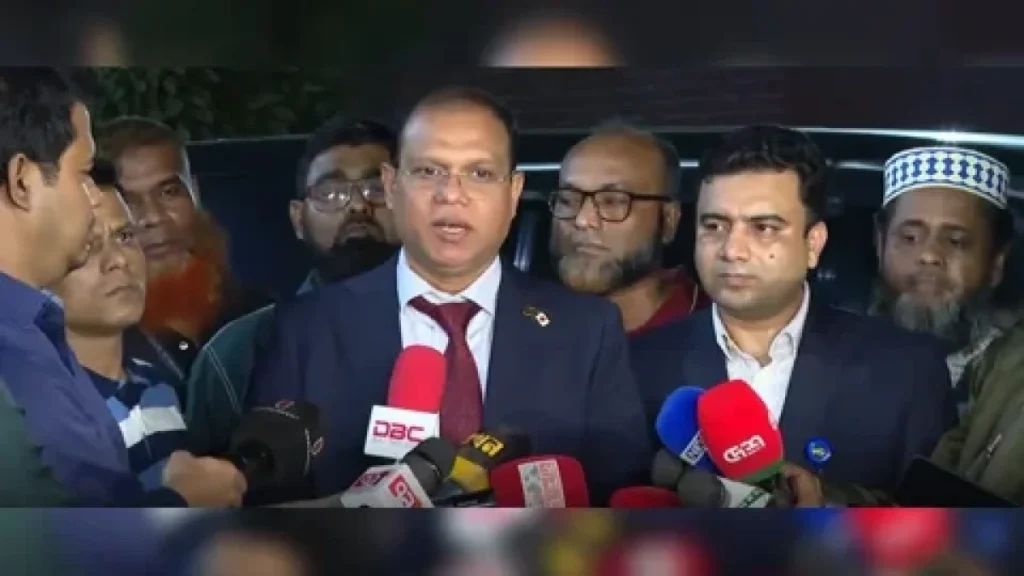 প্রেস ব্রিফিংয়ে প্রধানমন্ত্রীর অতিরিক্ত প্রেস সচিব আতিকুর রহমান রুমন। ছবি: বাসস